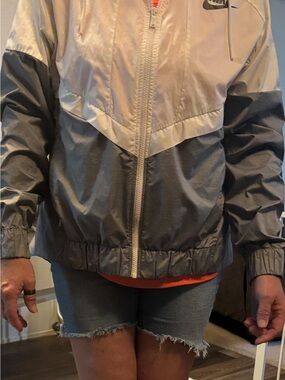 Nike Women's Two-Tone Windbreaker Jacket in Cream and Gray